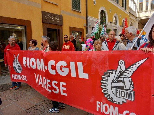 Il corteo del Primo Maggio a Varese (alcune di queste foto sono prese dalla pagina Facebook Cgil Varese)