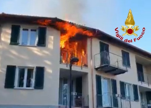 Condominio in fiamme ad Azzate: ventuno famiglie evacuate, dieci appartamenti inagibili