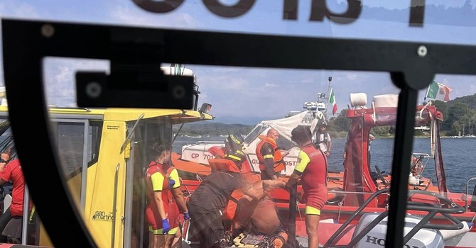 Un momento del salvataggio in un'immagine pubblicata a corredo del post su Facebook da Ismaele Rognoni Un momento del salvataggio in un'immagine pubblicata a corredo del post su Facebook da Ismaele Rognoni