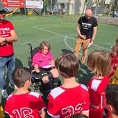 L'arbitro Michele in campo nella sua partita d'esordio