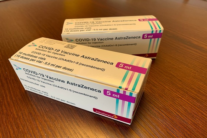 Vaccini, i richiami di AstraZeneca con somministrazione eterologa riprenderanno giovedì
