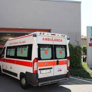 Ciclista investito in viale Europa finisce al pronto soccorso Ciclista investito in viale Europa finisce al pronto soccorso