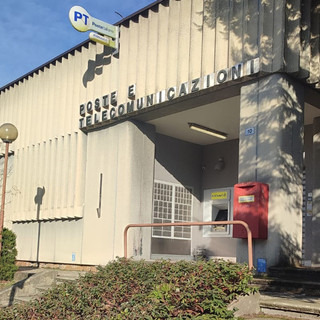 L'ufficio postale di Angera