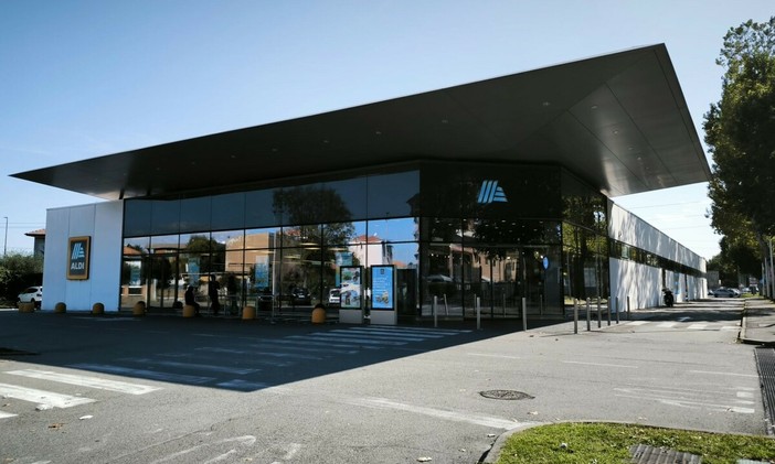 Dopo Busto chiude anche l'Aldi di Castellanza: cala il sipario sullo storico punto vendita tenuto a battesimo da Alessandro Borghese Dopo Busto chiude anche l'Aldi di Castellanza: cala il sipario sullo storico punto vendita tenuto a battesimo da Alessandro Borghese
