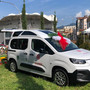 L'automezzo speciale donato dagli alpini di Varese ad Aism