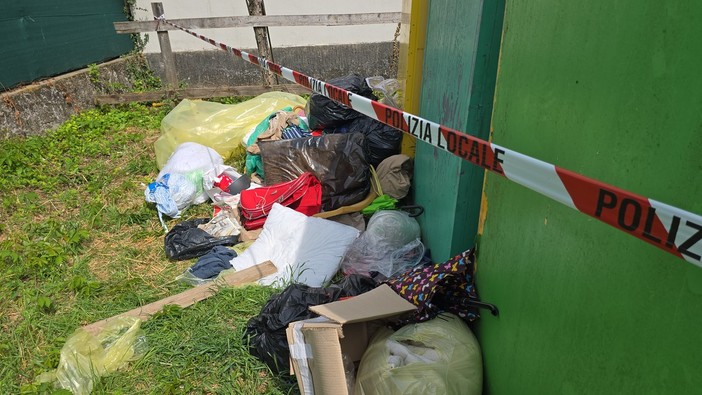 Un episodio del recente passato di abbandono rifiuti sul territorio comunale di Arcisate Un episodio del recente passato di abbandono rifiuti sul territorio comunale di Arcisate