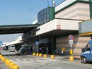 Muore risucchiato dal motore di un aereo in partenza all'aeroporto di Orio, voli dirottati su Malpensa