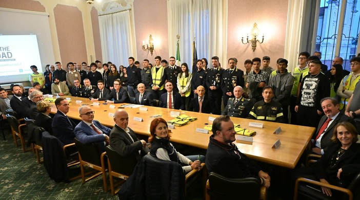 Sicurezza stradale e cultura della legalità: sottoscritto in Prefettura il protocollo d’intesa “On the Road” Sicurezza stradale e cultura della legalità: sottoscritto in Prefettura il protocollo d’intesa “On the Road”