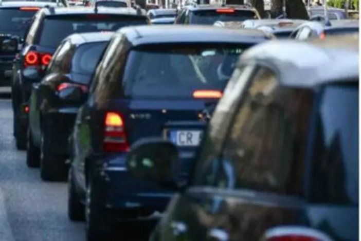 Slitta blocco Diesel Euro 5, salvi per ora gli automobilisti: cosa dice la bozza del decreto Slitta blocco Diesel Euro 5, salvi per ora gli automobilisti: cosa dice la bozza del decreto