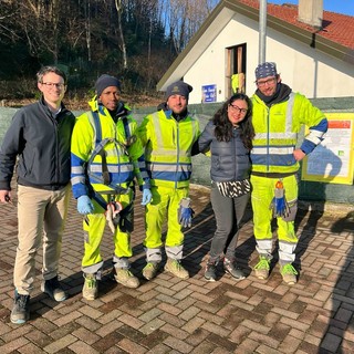La squadra di Alfa al lavoro in via Pascoli a Varese guidata da Giovanna Ruggiero e Edoardo Ghizzoni