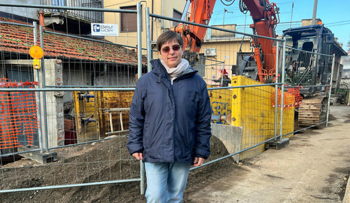 Giuliana Malusardi di Alfa sovrintende il cantiere di via Bainsizza a Varese Giuliana Malusardi di Alfa sovrintende il cantiere di via Bainsizza a Varese