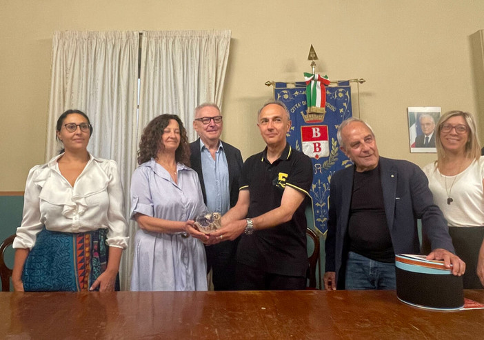 VIDEO. Confapi Varese dona alle Civiche Raccolte d’Arte il minitessile scelto dal pubblico: entra in collezione “Appariscente” VIDEO. Confapi Varese dona alle Civiche Raccolte d’Arte il minitessile scelto dal pubblico: entra in collezione “Appariscente”