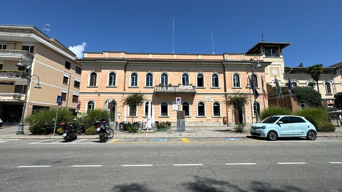Il municipio di Angera