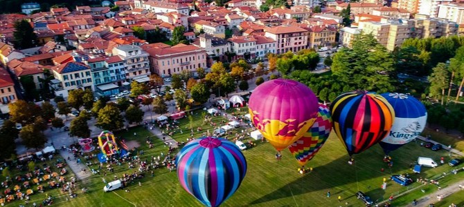 Lo spettacolo delle mongolfiere ad Angera
