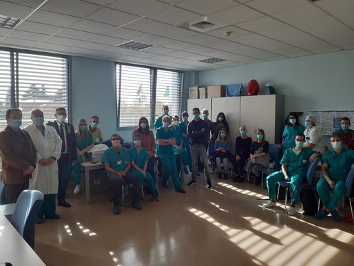 L'equipe di intensivisti, infermieri e specializzandi di Varese in partenza per l'ospedale in Fiera a Milano