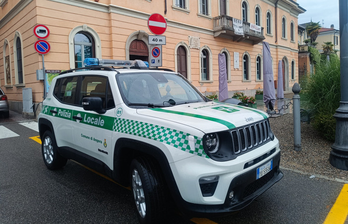 Angera, nel 2025 comminate 3.185 multe: 42 per sosta su parcheggio disabili