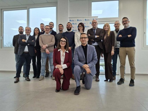 Foto di gruppo, a Sant Antonino, a sottolineare il lavoro di squadra in Alfa