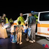 I piccoli pazienti accolti in aeroporto dal personale di Areu Lombardia