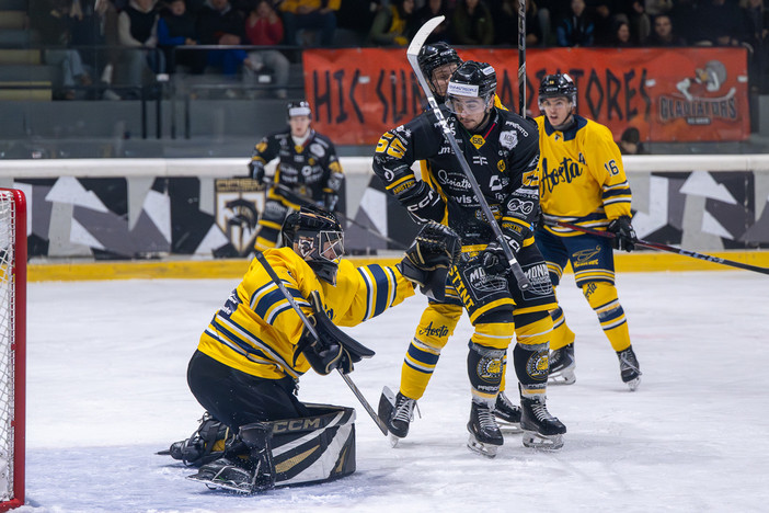Pizzo davanti a Rocco: la copertina di gara 1 (foto Galbiati)