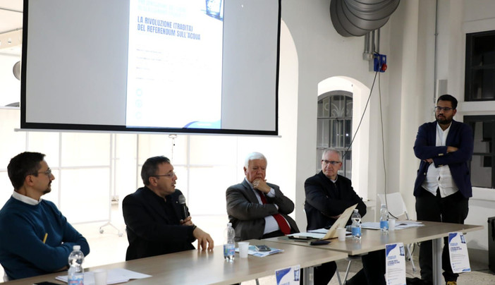 Un momento della presentazione del libro a Germignaga Un momento della presentazione del libro a Germignaga