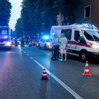 Macchina si ribalta in viale Alfieri a Busto, automobilista senza gravi conseguenze