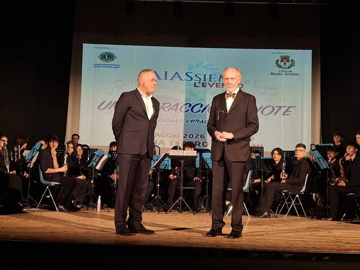 Franco Castiglioni e Marco Colombo sul palco del Teatro Manzoni Franco Castiglioni e Marco Colombo sul palco del Teatro Manzoni