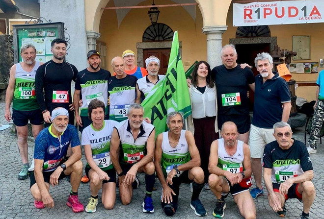 Un gruppo di partecipanti alla "Orino-Pian delle Noci" Un gruppo di partecipanti alla "Orino-Pian delle Noci"