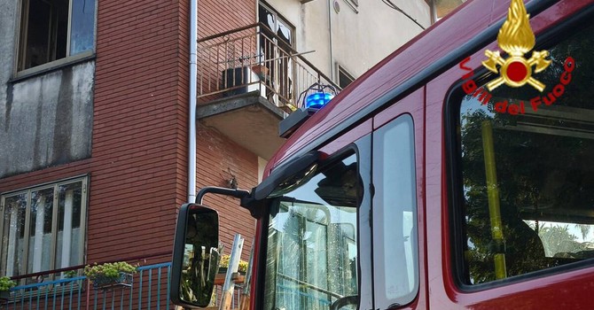 L'intervento dei vigili del fuoco ad Arcisate per un incendio in un appartamento L'intervento dei vigili del fuoco ad Arcisate per un incendio in un appartamento