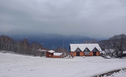 La neve scesa sull'Alto Varesotto in una foto da Luinonotizie.it di Simone Riva Berni