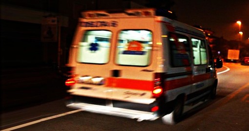 Auto con a bordo cinque ragazzi finisce fuori strada a Gallarate: un ferito grave