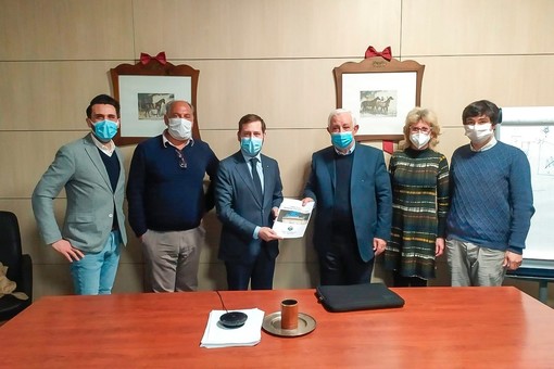 Ospedale di Angera. I consiglieri di minoranza promotori della petizione incontrano Monti