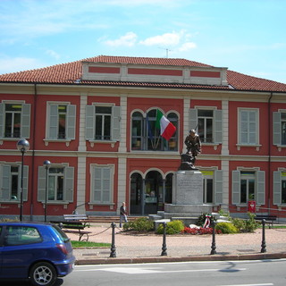 Il municipio di Arcisate Il municipio di Arcisate