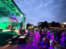 Sul palco di piazzale mercato a Tradate tanta musica e divertimento Sul palco di piazzale mercato a Tradate tanta musica e divertimento