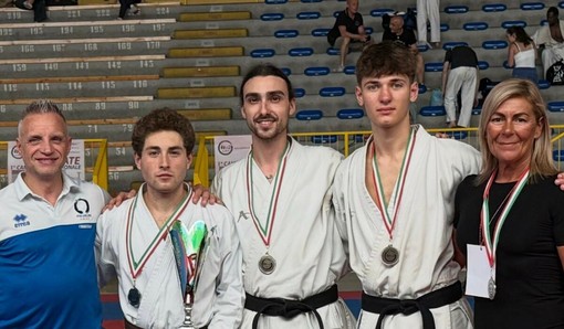 Zanovello, primo a sinistra, Stasi, al centro, e Averna, ultima a destra