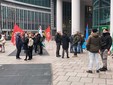 La manifestazione di protesta dei lavoratori della Beko in piazza al Pirellone