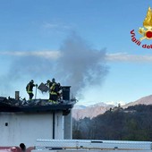 I vigili del fuoco al lavoro a Brezzo di Bedero