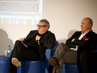 La serata di Besozzo dedicata alla gentilezza e alle forze dell'ordine nelle foto di Angela Garro