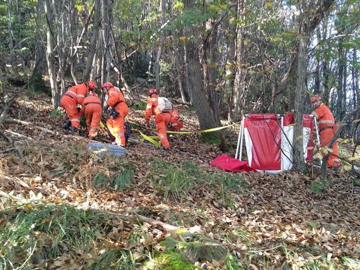 Alcune immagini dell'esercitazione di Brezzo di Bedero dei volontari del Coav Valli del Verbano Alcune immagini dell'esercitazione di Brezzo di Bedero dei volontari del Coav Valli del Verbano