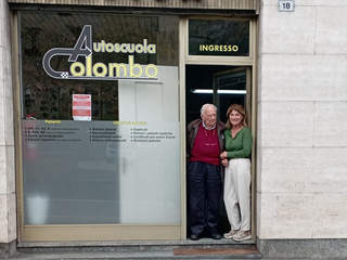 L'ingresso dell'autoscuola Colombo a Besozzo