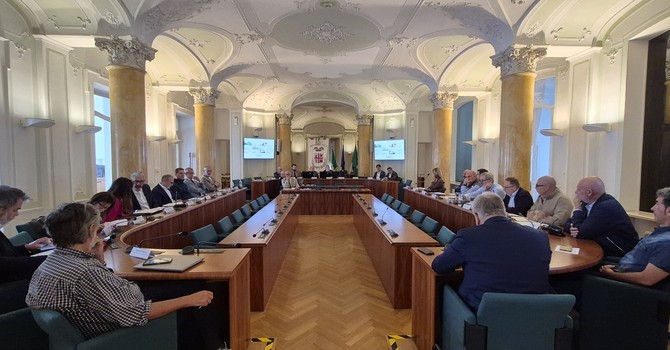 La riunione del tavolo provinciale sulla crisi Beko convocato lunedì in Provincia dal presidente Magrini La riunione del tavolo provinciale sulla crisi Beko convocato lunedì in Provincia dal presidente Magrini