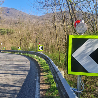 Nuova segnaletica sulla statale tra Besano e Bisuschio (foto dalla pagina Fb del sindaco Mulas)