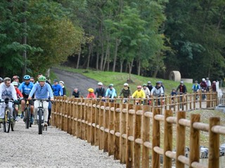 L'inaugurazione del nuovo tratto di pista ciclopedonale a Besozzo (foto di Angela Garro)