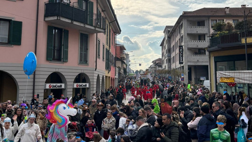 Il Carnevale 2026 per le vie del centro di Besozzo