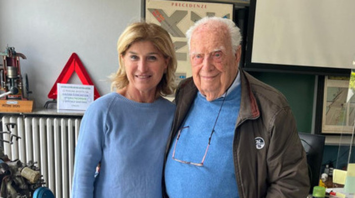 La signora Maria con il ragionier Giancarlo Colombo La signora Maria con il ragionier Giancarlo Colombo