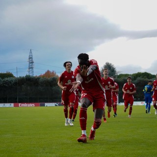 Il balletto di Joao Monteiro Barbosa dopo l'1-0 decisivo segnato un minuto dopo l'ingresso in campo (foto Samuele Lucchi - Solbiatese Calcio 1911)