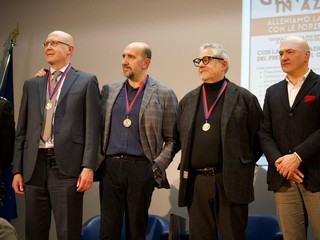 La serata di Besozzo dedicata alla gentilezza e alle forze dell'ordine nelle foto di Angela Garro