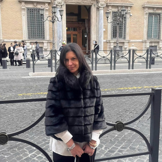 L'assessore del Comune di Brebbia Genny Luongo davanti a Palazzo Madama sede del Senato della Repubblica L'assessore del Comune di Brebbia Genny Luongo davanti a Palazzo Madama sede del Senato della Repubblica