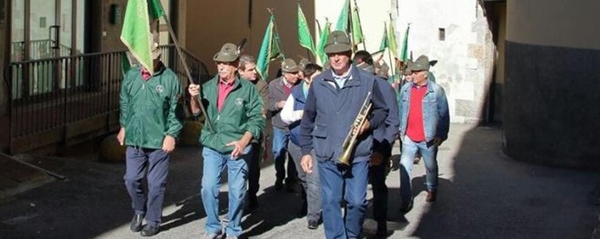 Una foto d'archivio di una manifestazione degli alpini di Bogno di alcuni anni fa