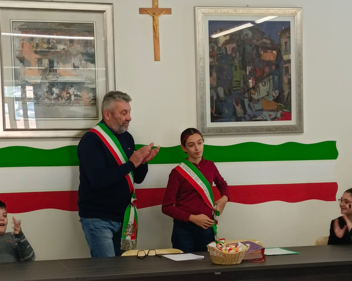 La sindaca dei ragazzi di Brenta Diana Orza con il primo cittadino Gianpietro Ballardin La sindaca dei ragazzi di Brenta Diana Orza con il primo cittadino Gianpietro Ballardin