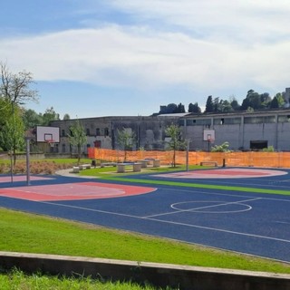 I campi di basket e pallavolo aperti nell'area ex cartiera di Besozzo